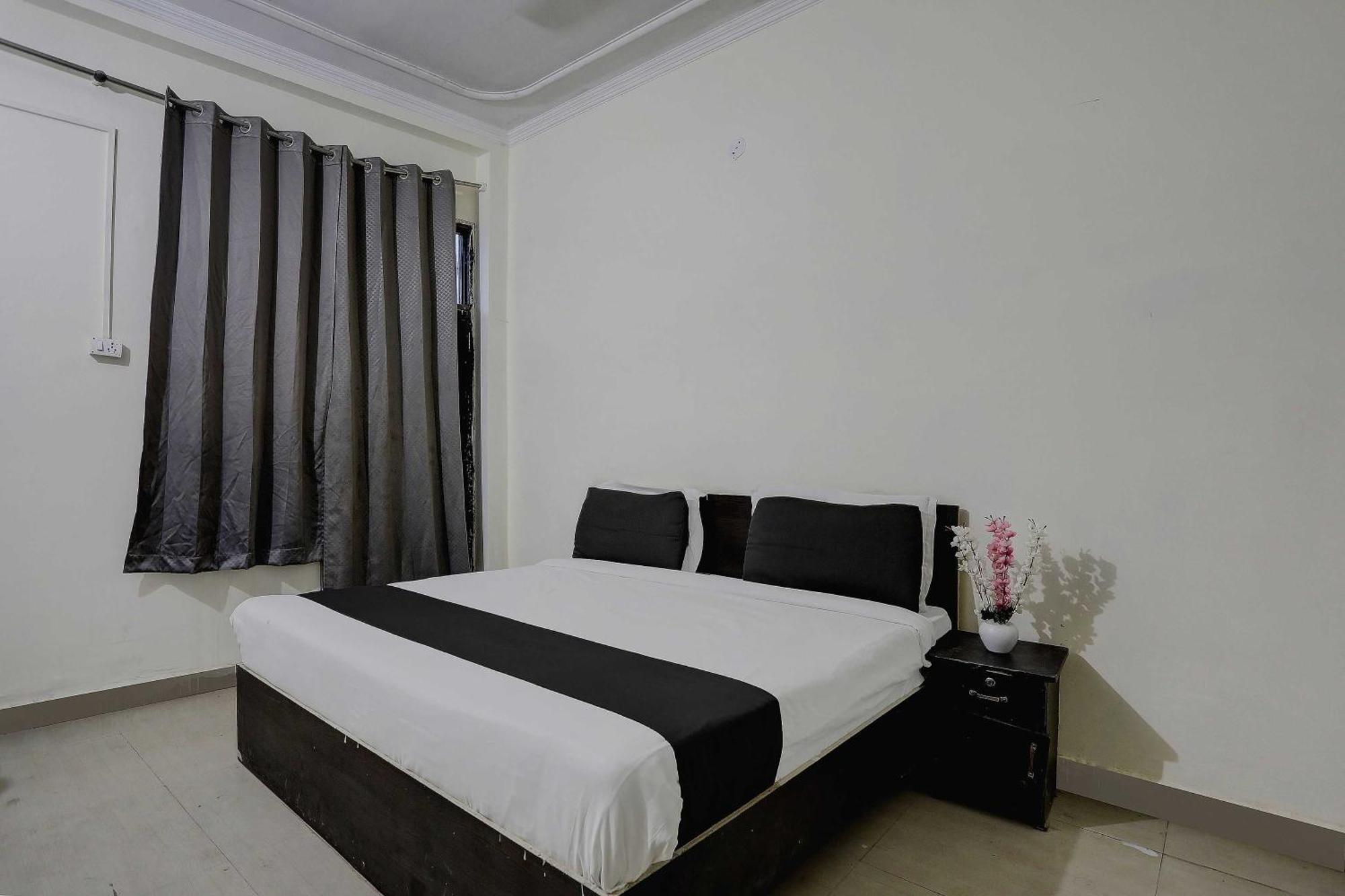 Hotel O Thirty Inns Нойда Екстер'єр фото